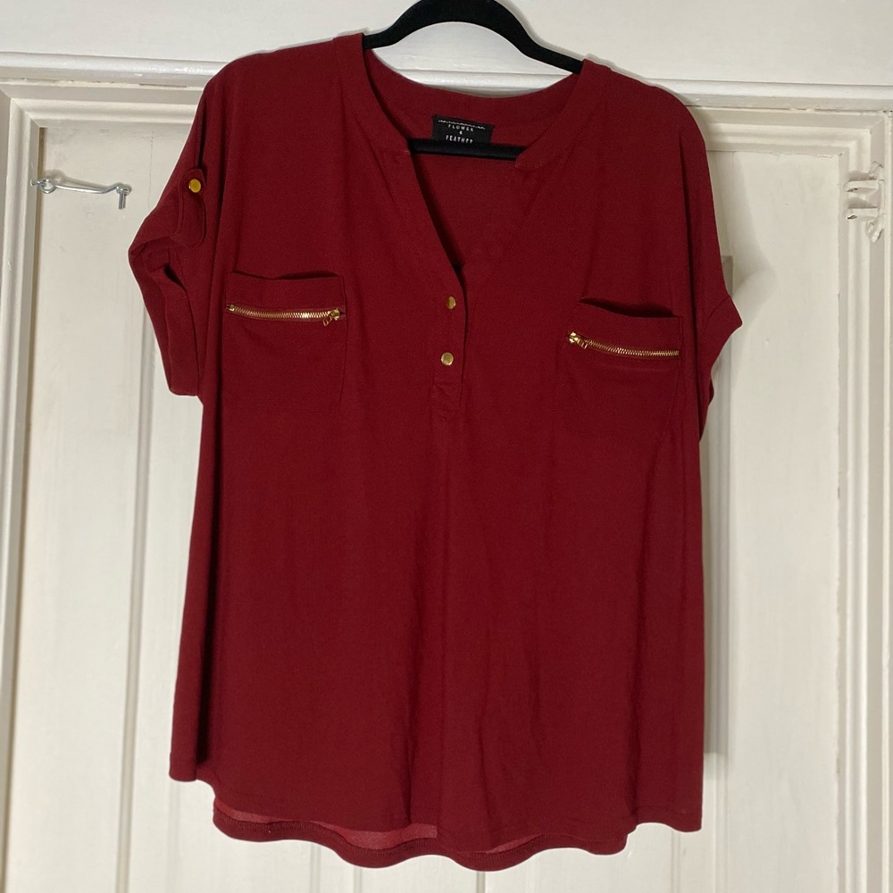 Short sleeve dress shirt with gold accents